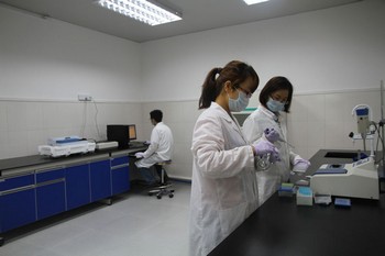 参观潍坊中天华康亲子鉴定中心实验室 29